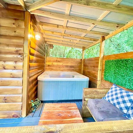 New Tiny Cabin Hot Tub Firepit Fenced Yard Sevierville Extérieur photo