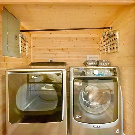 New Tiny Cabin Hot Tub Firepit Fenced Yard Sevierville Extérieur photo