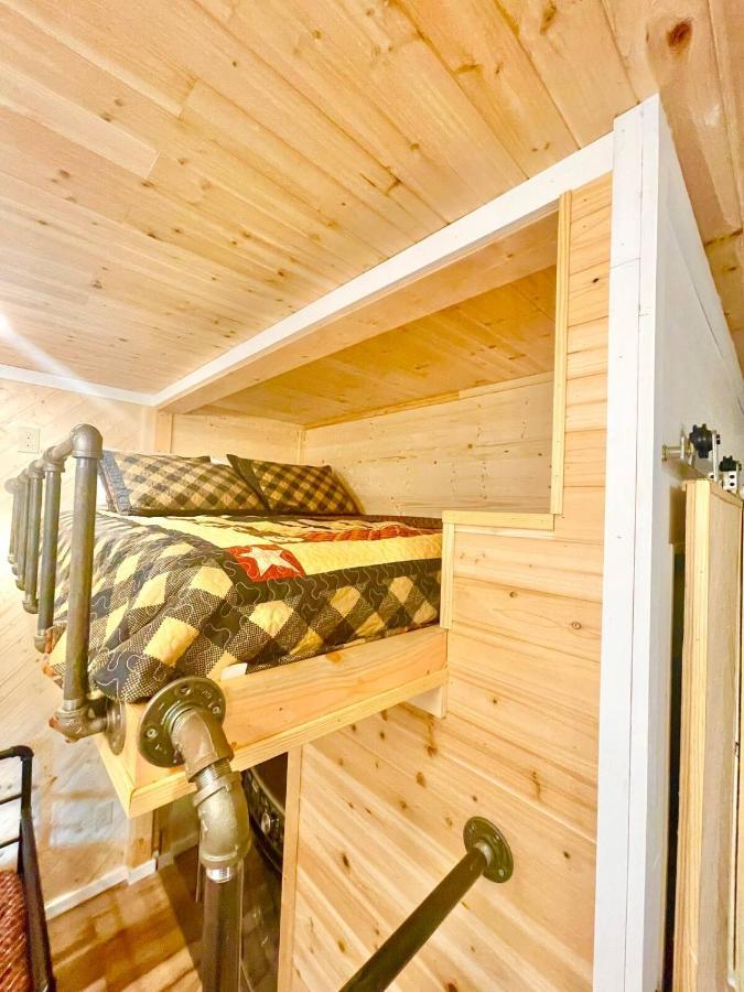 New Tiny Cabin Hot Tub Firepit Fenced Yard Sevierville Extérieur photo