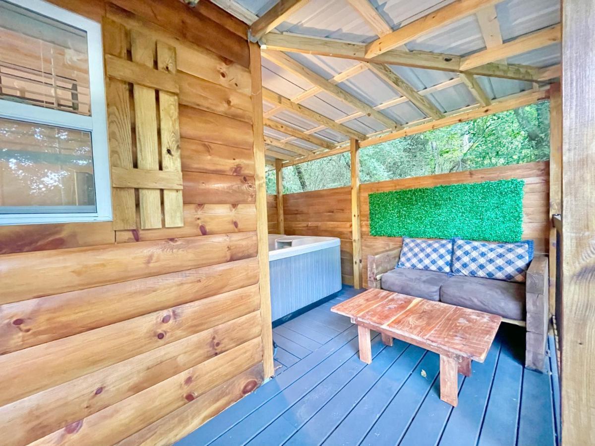 New Tiny Cabin Hot Tub Firepit Fenced Yard Sevierville Extérieur photo