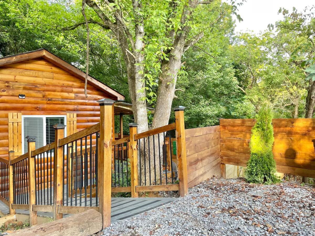 New Tiny Cabin Hot Tub Firepit Fenced Yard Sevierville Extérieur photo