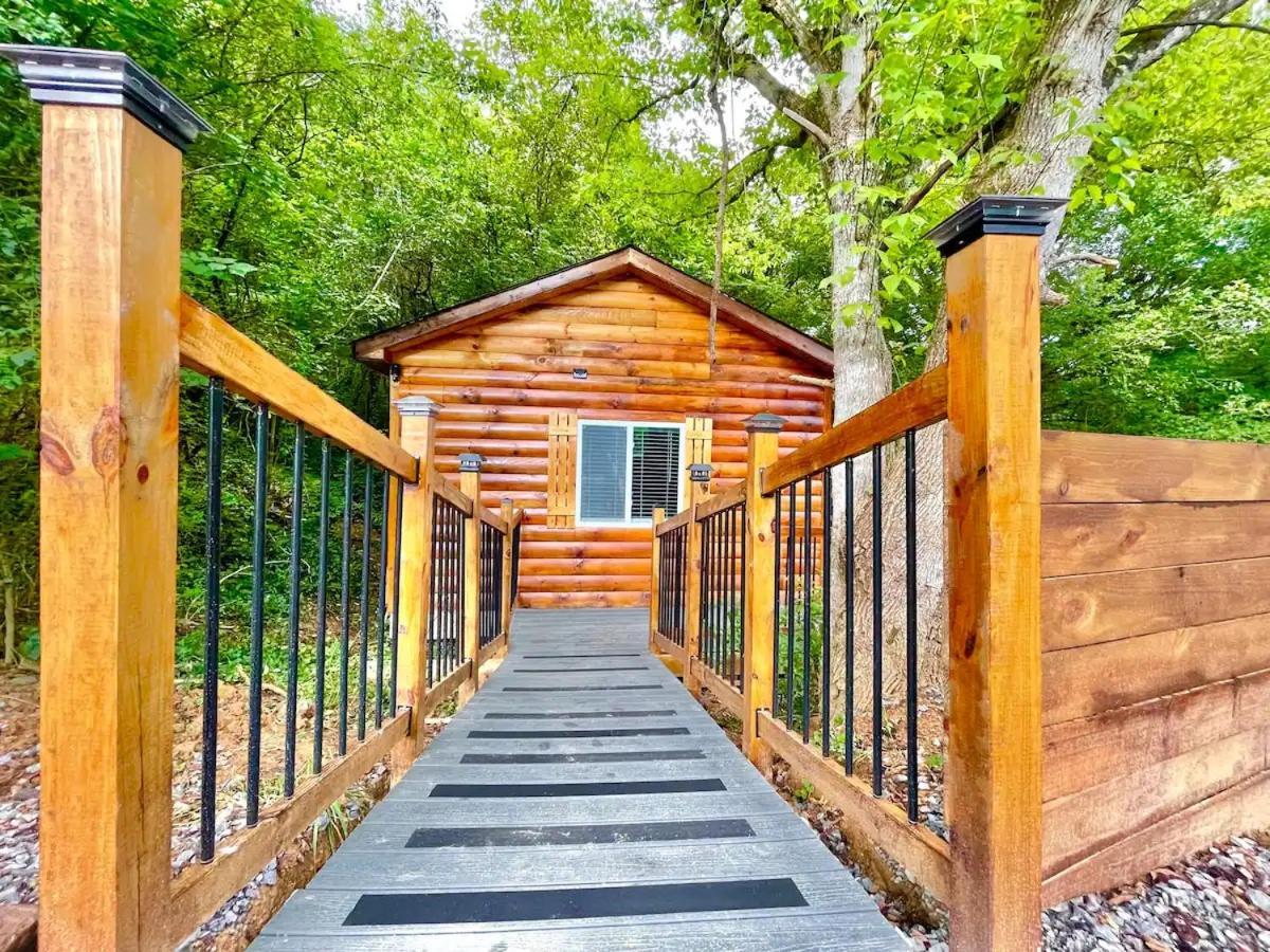New Tiny Cabin Hot Tub Firepit Fenced Yard Sevierville Extérieur photo