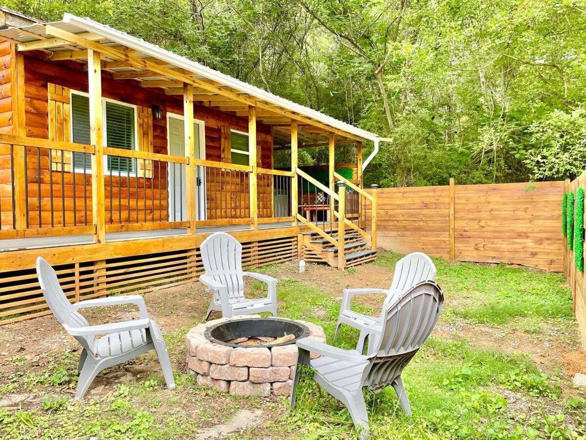 New Tiny Cabin Hot Tub Firepit Fenced Yard Sevierville Extérieur photo