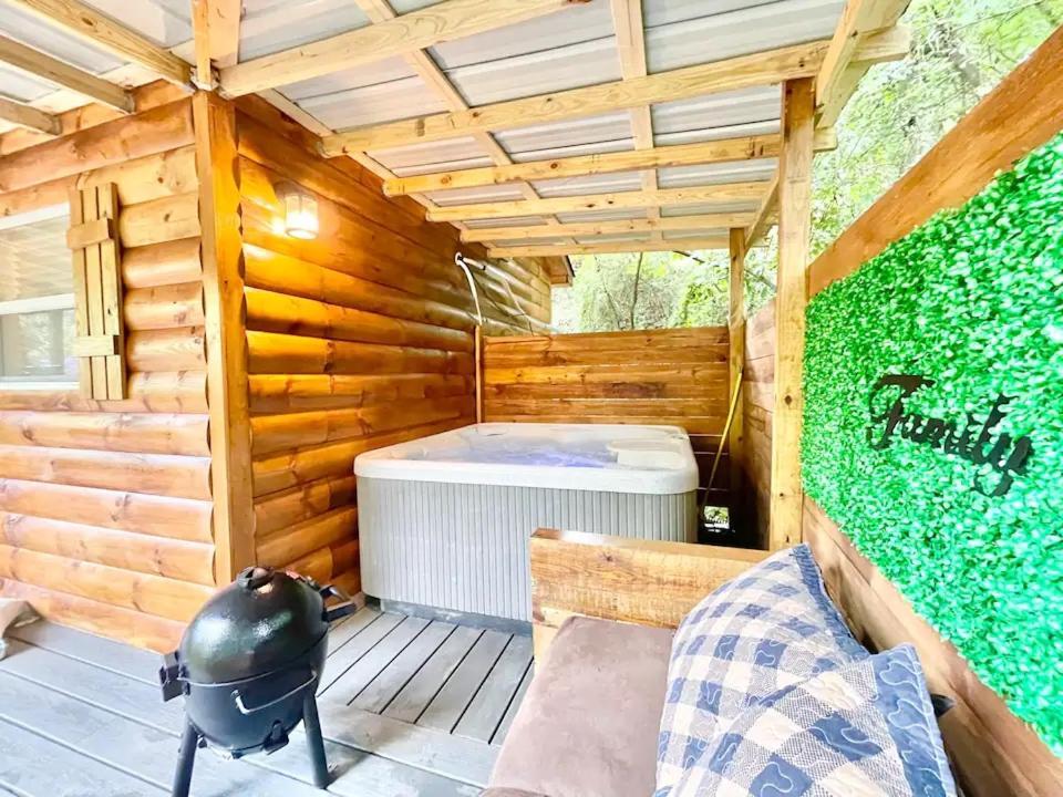 New Tiny Cabin Hot Tub Firepit Fenced Yard Sevierville Extérieur photo