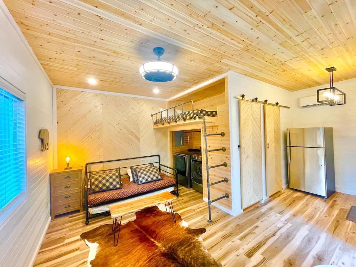 New Tiny Cabin Hot Tub Firepit Fenced Yard Sevierville Extérieur photo